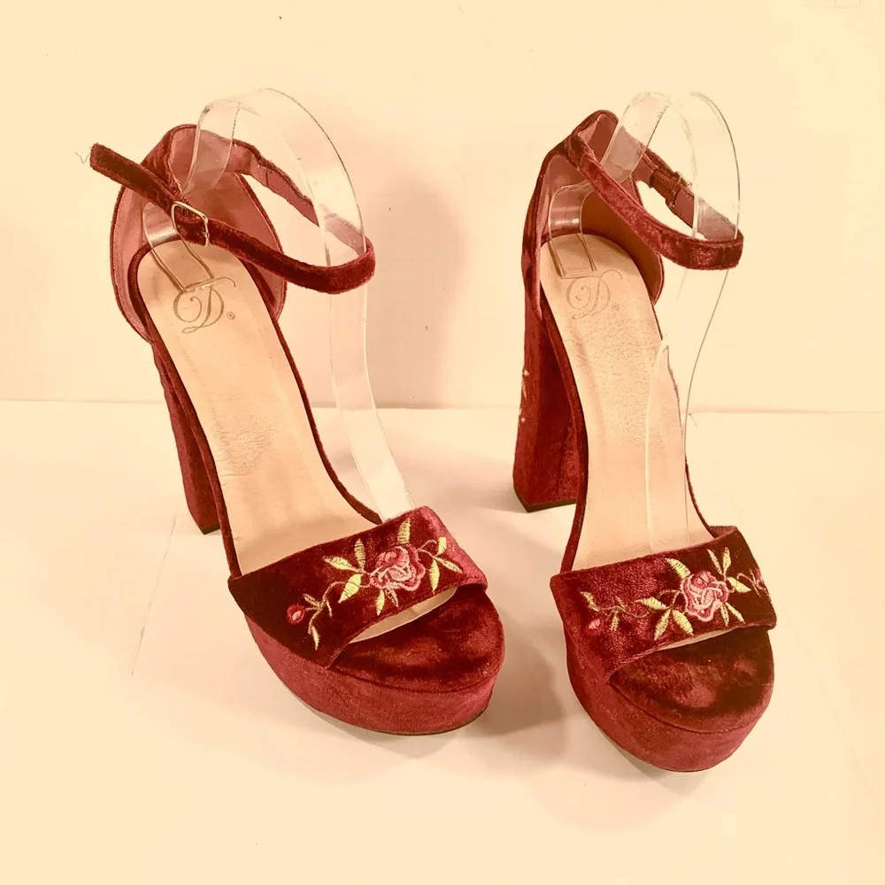 Chic Velvet Floral Embroidered Platform Heels - Picture 1 of 5